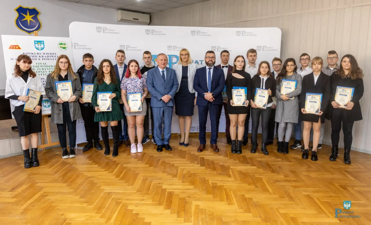 Podsumowanie konkursów oraz Nadania Godności Członka Honorowego Polskiego Towarzystwa Schronisk Młodzieżowych
